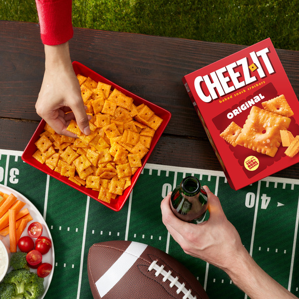 Cheez-It Original Cheese Crackers, Baked Snack Crackers, Family Size, 21 oz - Image 5