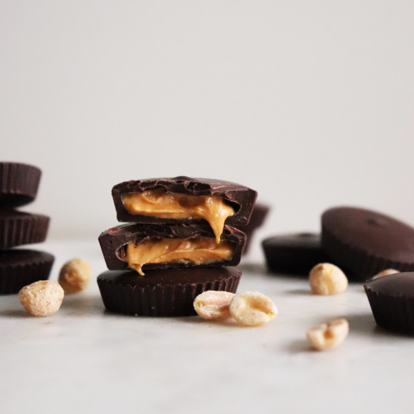UNREAL Dark Chocolate Peanut Butter Cups - Image 3