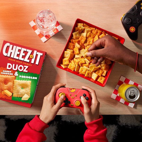 Cheez-It DUOZ Sharp Cheddar and Parmesan Baked Snack Crackers, Lunch Snacks, 12.4 oz - Image 5