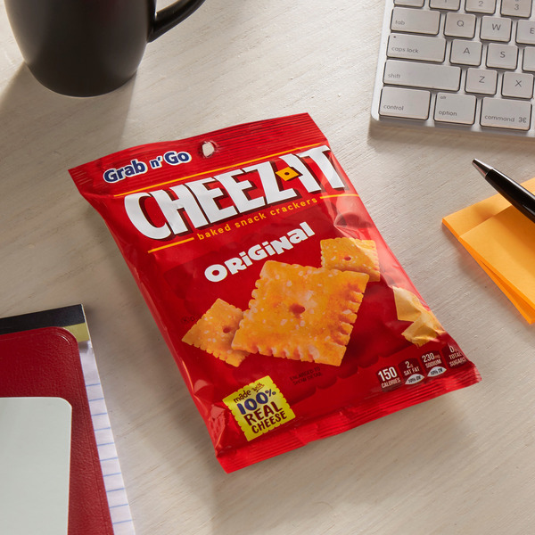 Cheez-It Original Cheese Crackers, Baked Snack Crackers, Grab and Go, 6 Count - Image 4