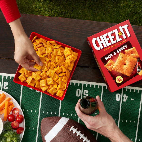 Cheez-It Hot and Spicy Cheese Crackers, Baked Snack Crackers, 12.4 oz - Image 5